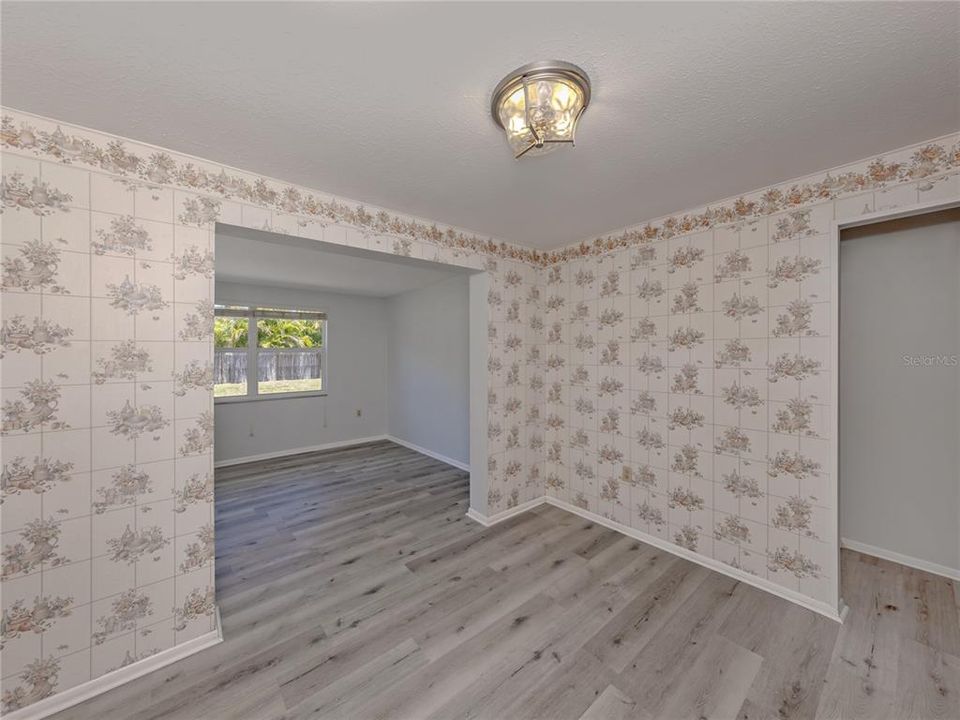 Activo con contrato: $325,000 (3 camas, 2 baños, 1361 Pies cuadrados)