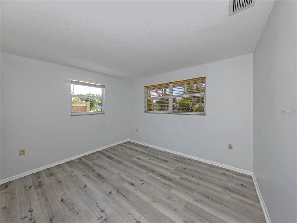 Activo con contrato: $325,000 (3 camas, 2 baños, 1361 Pies cuadrados)