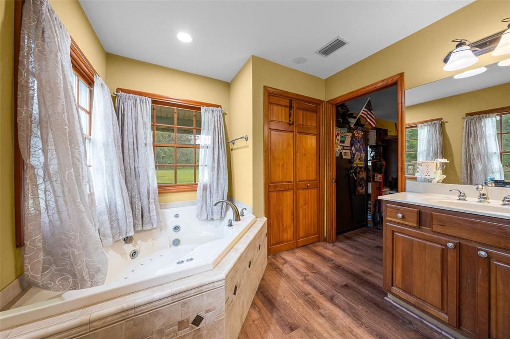 For Sale: $750,000 (3 beds, 2 baths, 2607 Square Feet)