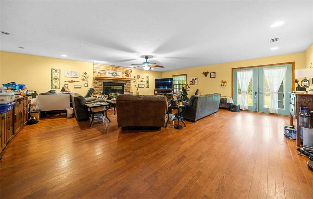 For Sale: $750,000 (3 beds, 2 baths, 2607 Square Feet)