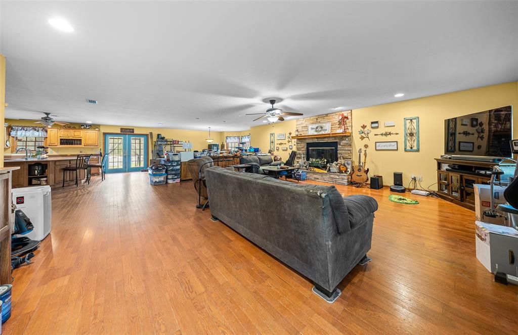 For Sale: $750,000 (3 beds, 2 baths, 2607 Square Feet)