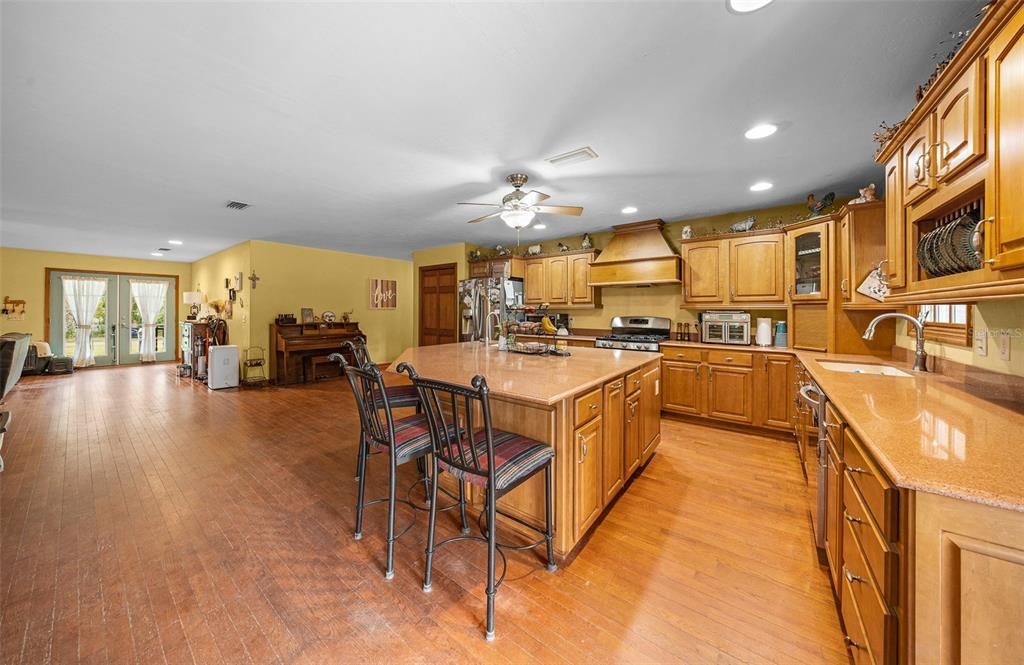 For Sale: $750,000 (3 beds, 2 baths, 2607 Square Feet)