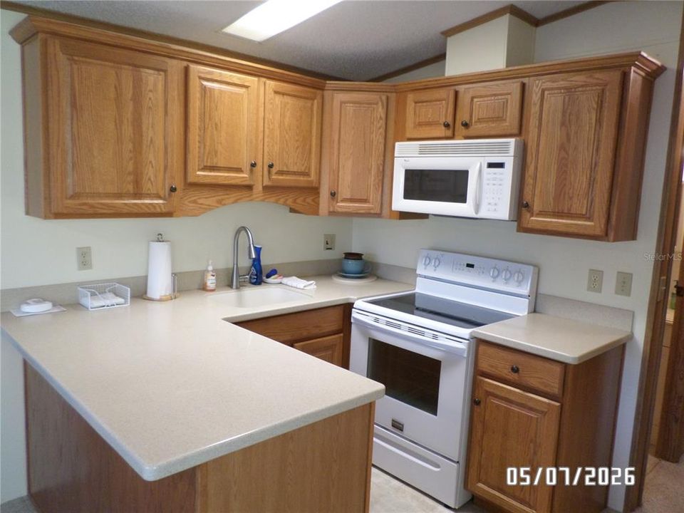 For Sale: $269,000 (2 beds, 2 baths, 816 Square Feet)