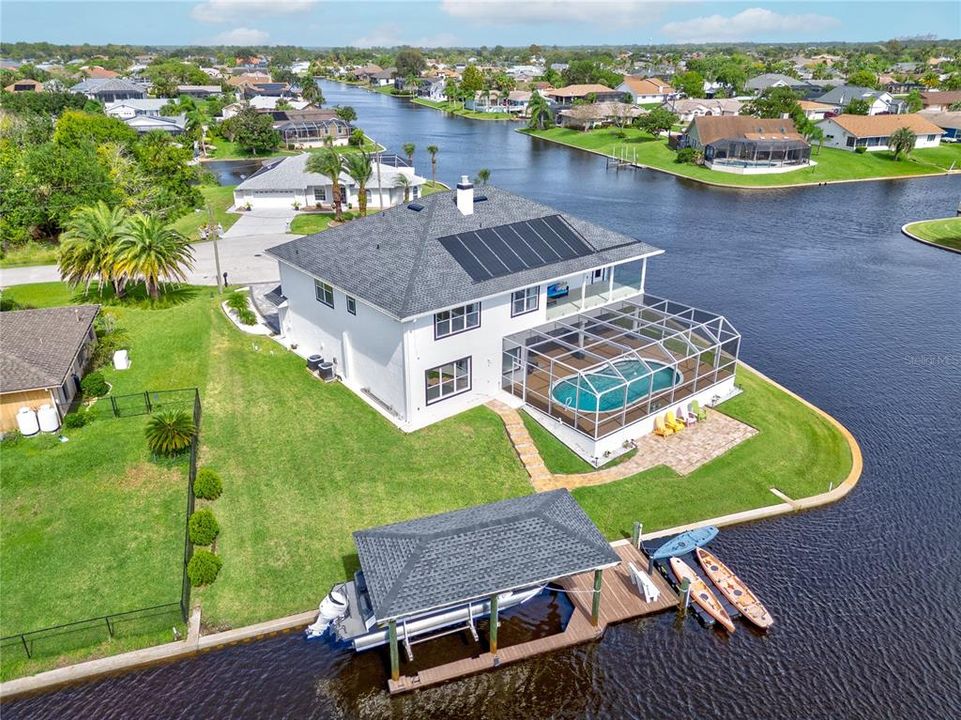 For Sale: $1,380,000 (6 beds, 4 baths, 4084 Square Feet)