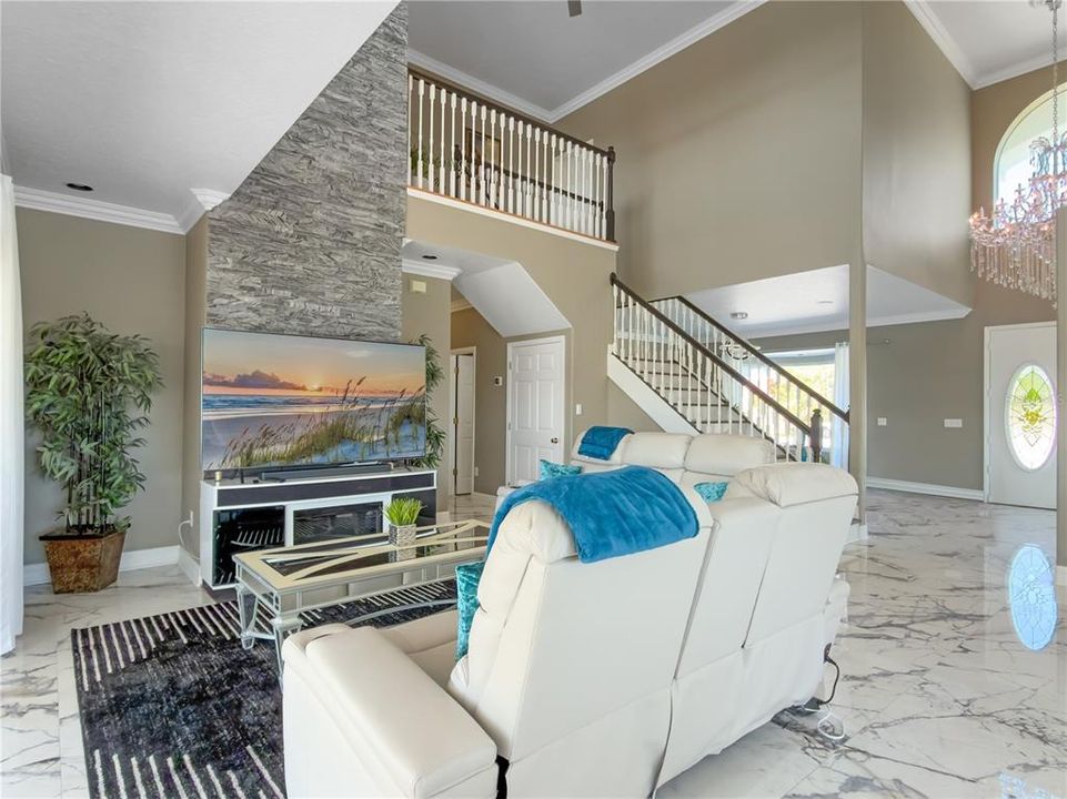 For Sale: $1,380,000 (6 beds, 4 baths, 4084 Square Feet)