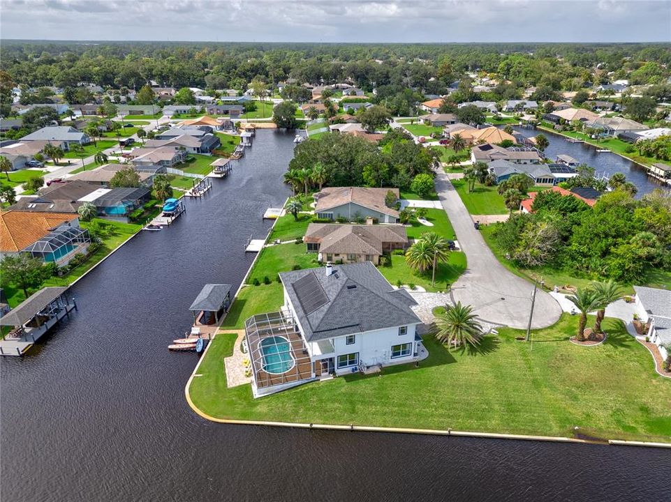 For Sale: $1,380,000 (6 beds, 4 baths, 4084 Square Feet)