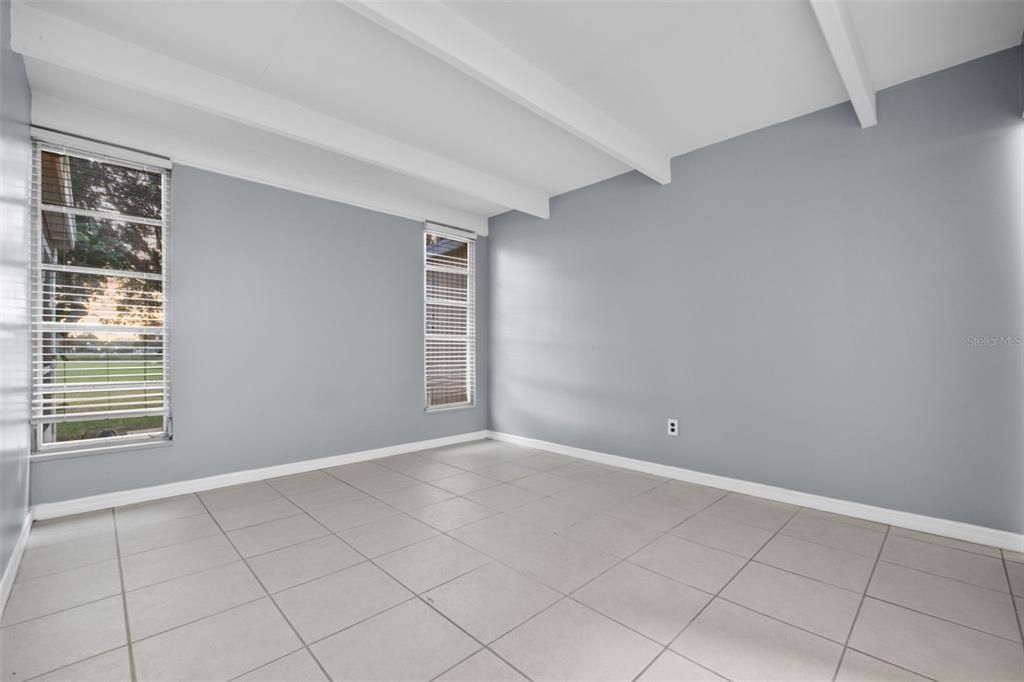 На продажу: $77,950 (1 спален, 1 ванн, 648 Квадратных фут)