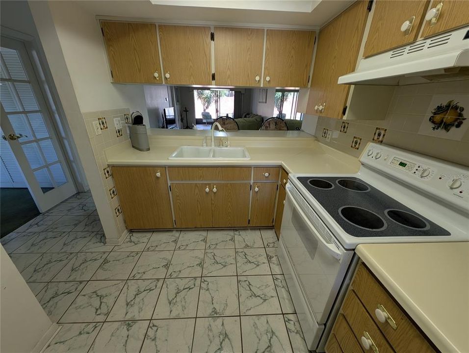 Под контрактом: $224,999 (2 спален, 2 ванн, 935 Квадратных фут)