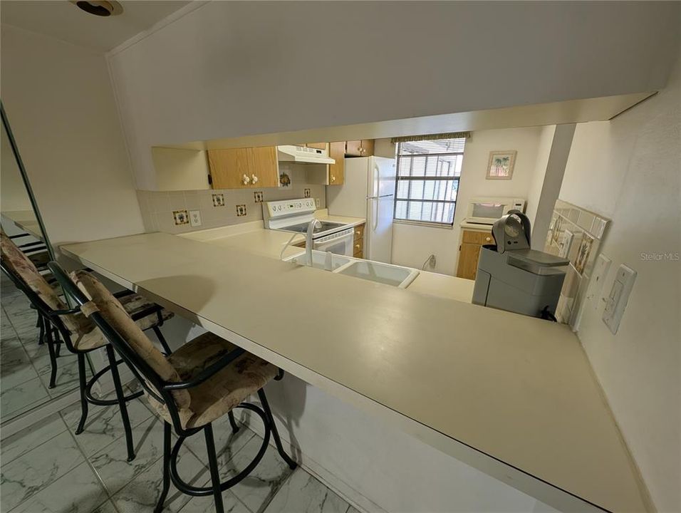 Под контрактом: $224,999 (2 спален, 2 ванн, 935 Квадратных фут)