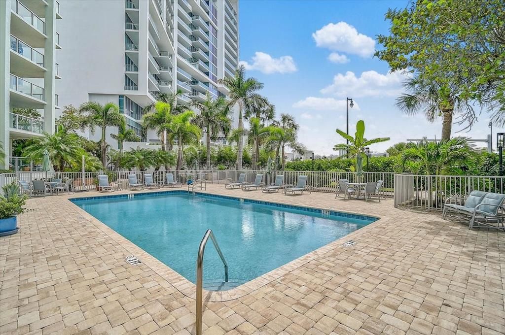 For Sale: $1,285,000 (2 beds, 2 baths, 1736 Square Feet)