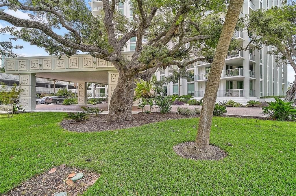 For Sale: $1,285,000 (2 beds, 2 baths, 1736 Square Feet)