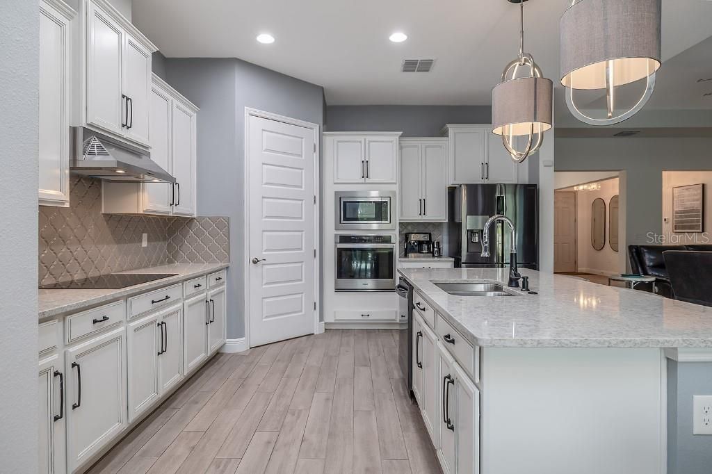 For Sale: $724,900 (4 beds, 3 baths, 2735 Square Feet)