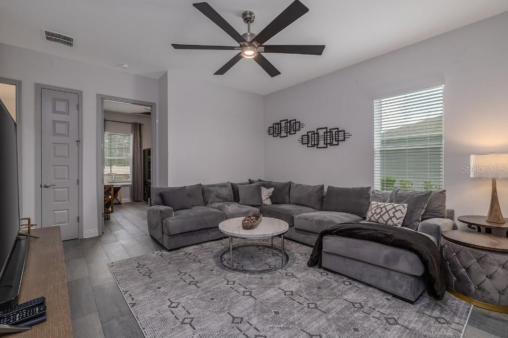 For Sale: $724,900 (4 beds, 3 baths, 2735 Square Feet)