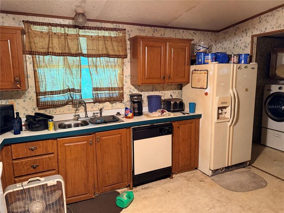 Active With Contract: $114,995 (3 beds, 2 baths, 1488 Square Feet)