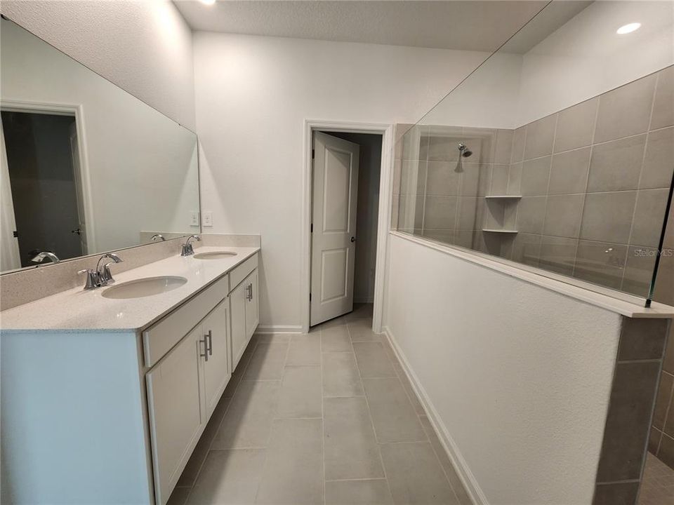 En Renta: $2,550 (4 camas, 3 baños, 2599 Pies cuadrados)