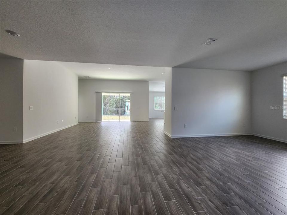 En Renta: $2,550 (4 camas, 3 baños, 2599 Pies cuadrados)