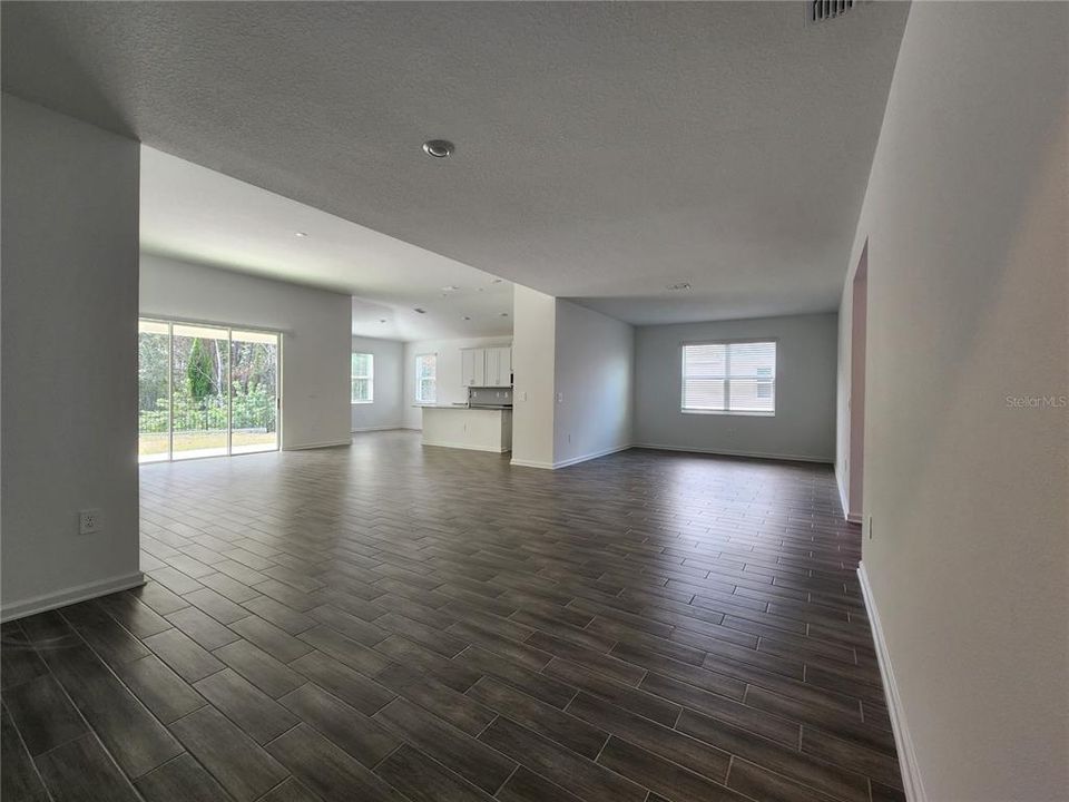 En Renta: $2,550 (4 camas, 3 baños, 2599 Pies cuadrados)