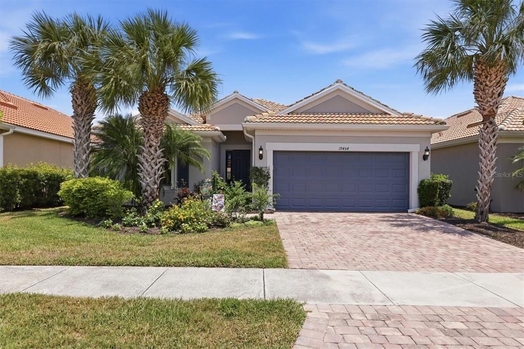 For Sale: $589,900 (2 beds, 2 baths, 2178 Square Feet)