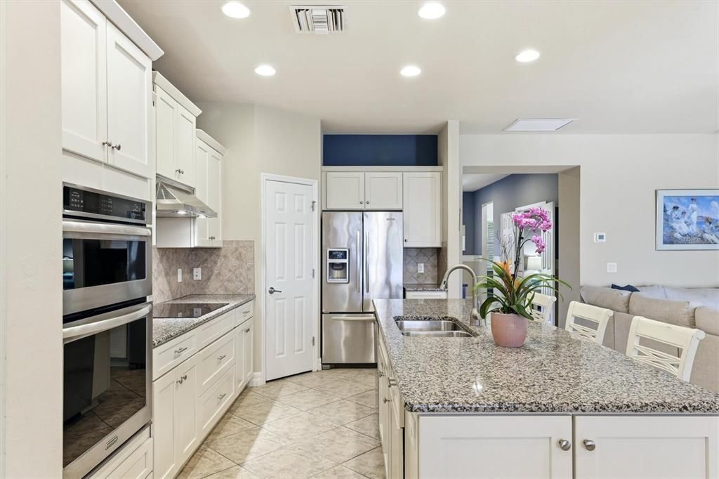 For Sale: $589,900 (2 beds, 2 baths, 2178 Square Feet)