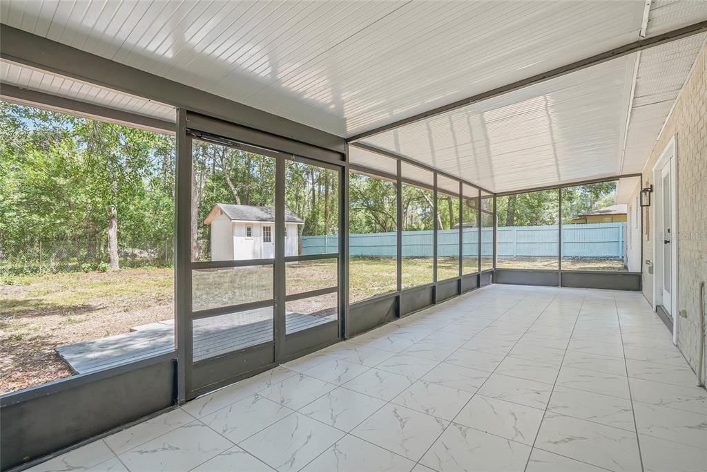 Activo con contrato: $269,900 (4 camas, 2 baños, 1400 Pies cuadrados)