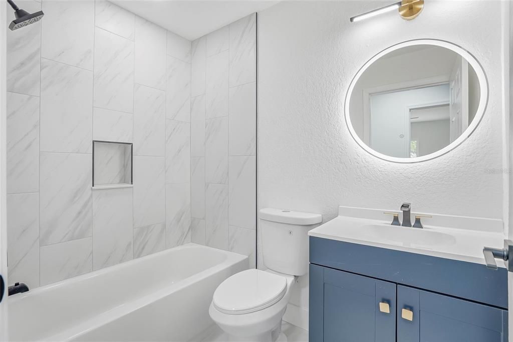 Activo con contrato: $269,900 (4 camas, 2 baños, 1400 Pies cuadrados)