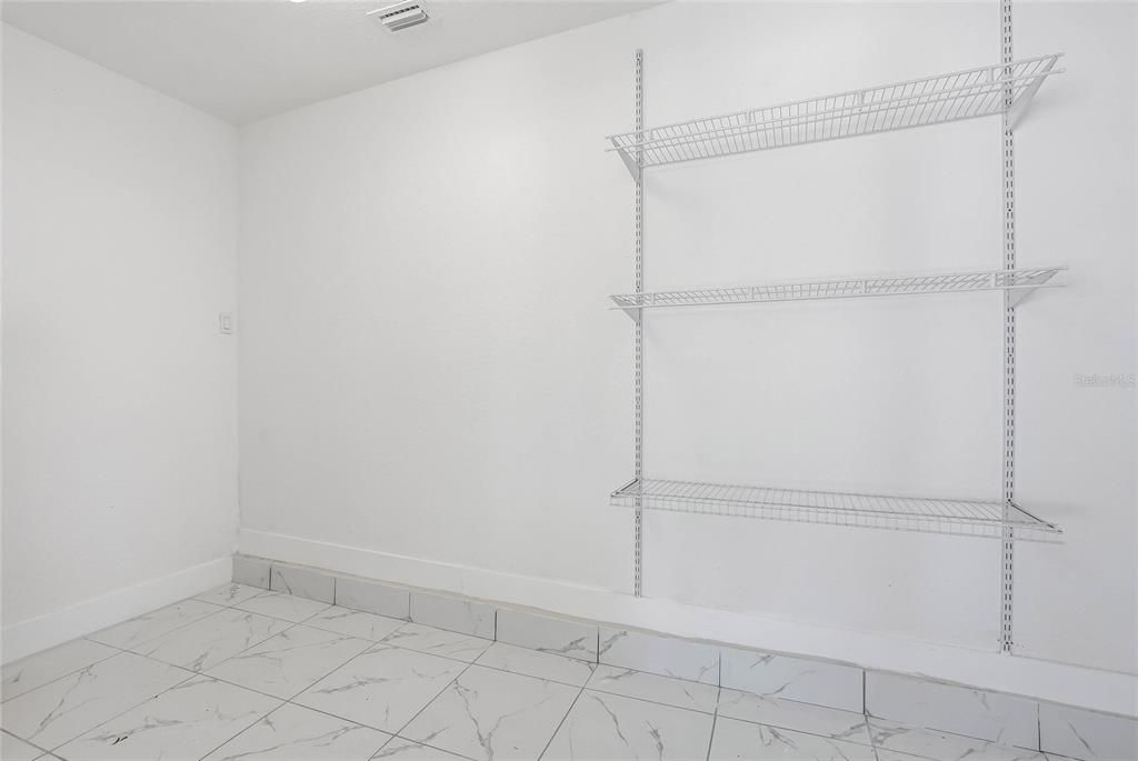 Activo con contrato: $269,900 (4 camas, 2 baños, 1400 Pies cuadrados)