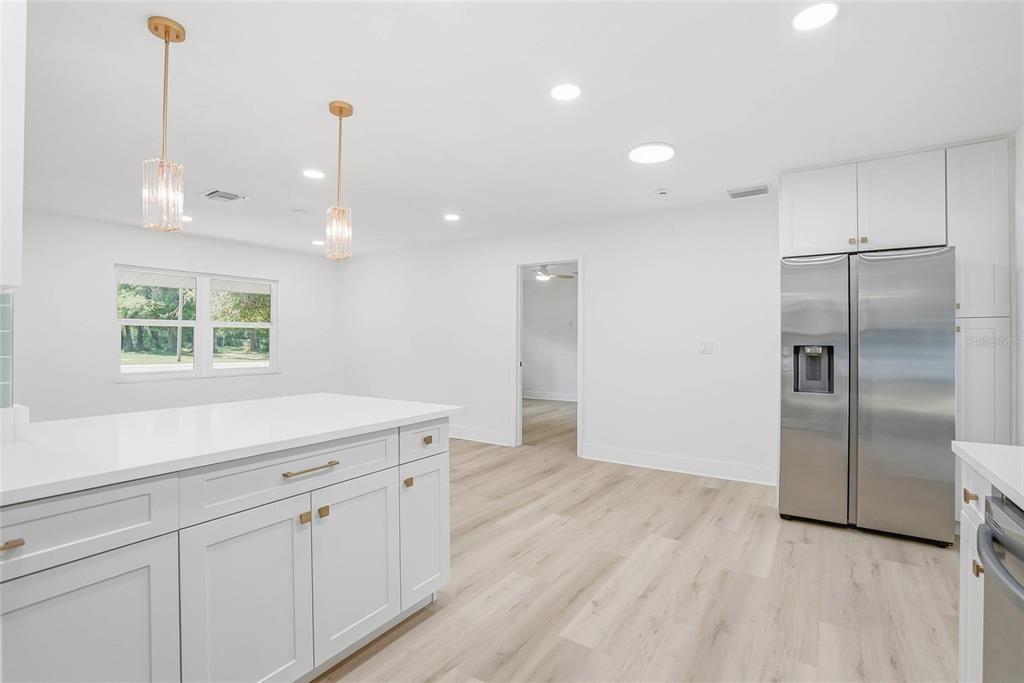 Activo con contrato: $269,900 (4 camas, 2 baños, 1400 Pies cuadrados)