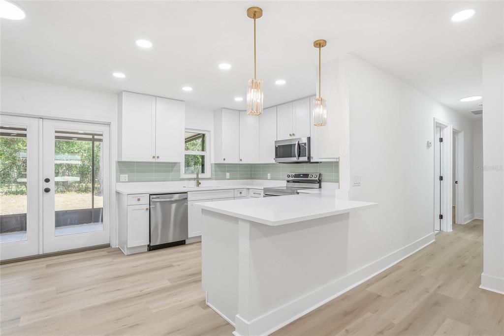 Activo con contrato: $269,900 (4 camas, 2 baños, 1400 Pies cuadrados)