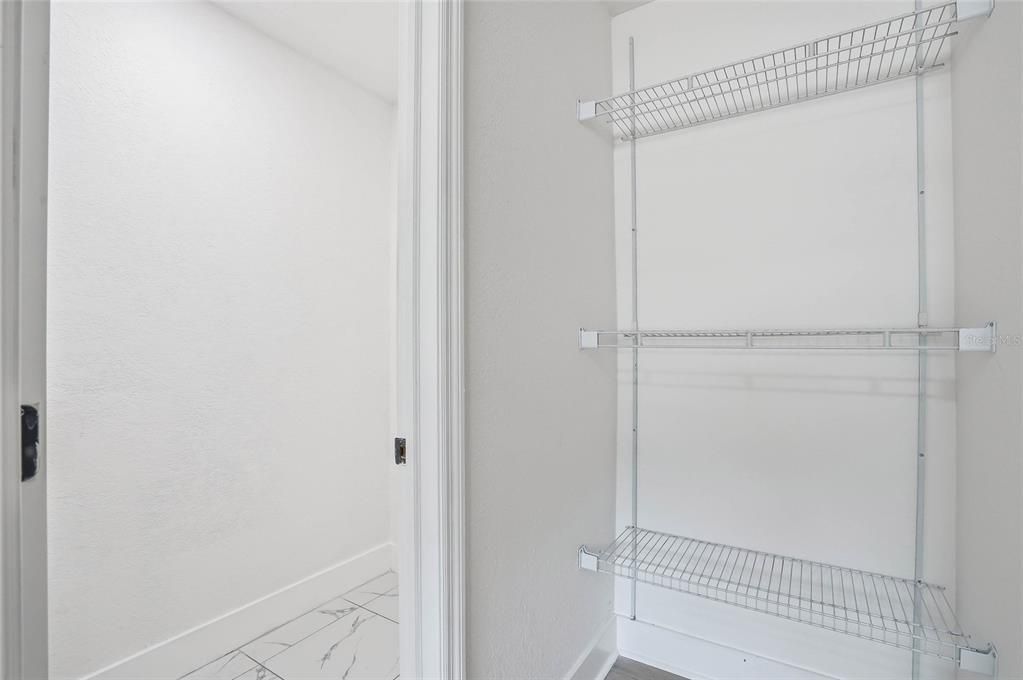 Activo con contrato: $269,900 (4 camas, 2 baños, 1400 Pies cuadrados)
