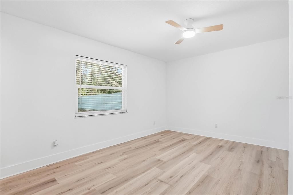 Activo con contrato: $269,900 (4 camas, 2 baños, 1400 Pies cuadrados)