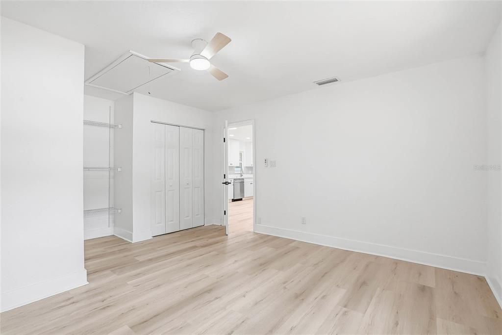 Activo con contrato: $269,900 (4 camas, 2 baños, 1400 Pies cuadrados)