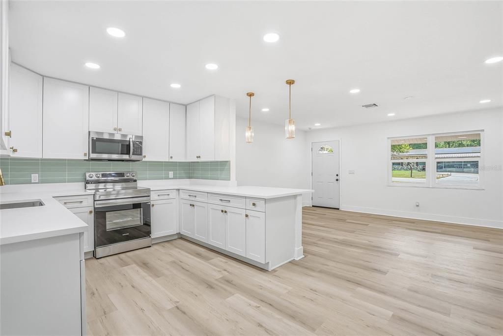 Activo con contrato: $269,900 (4 camas, 2 baños, 1400 Pies cuadrados)