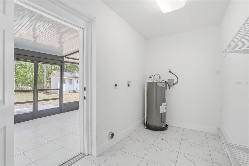 Activo con contrato: $269,900 (4 camas, 2 baños, 1400 Pies cuadrados)