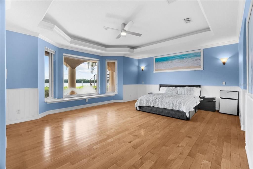 For Sale: $3,100,000 (7 beds, 5 baths, 4967 Square Feet)