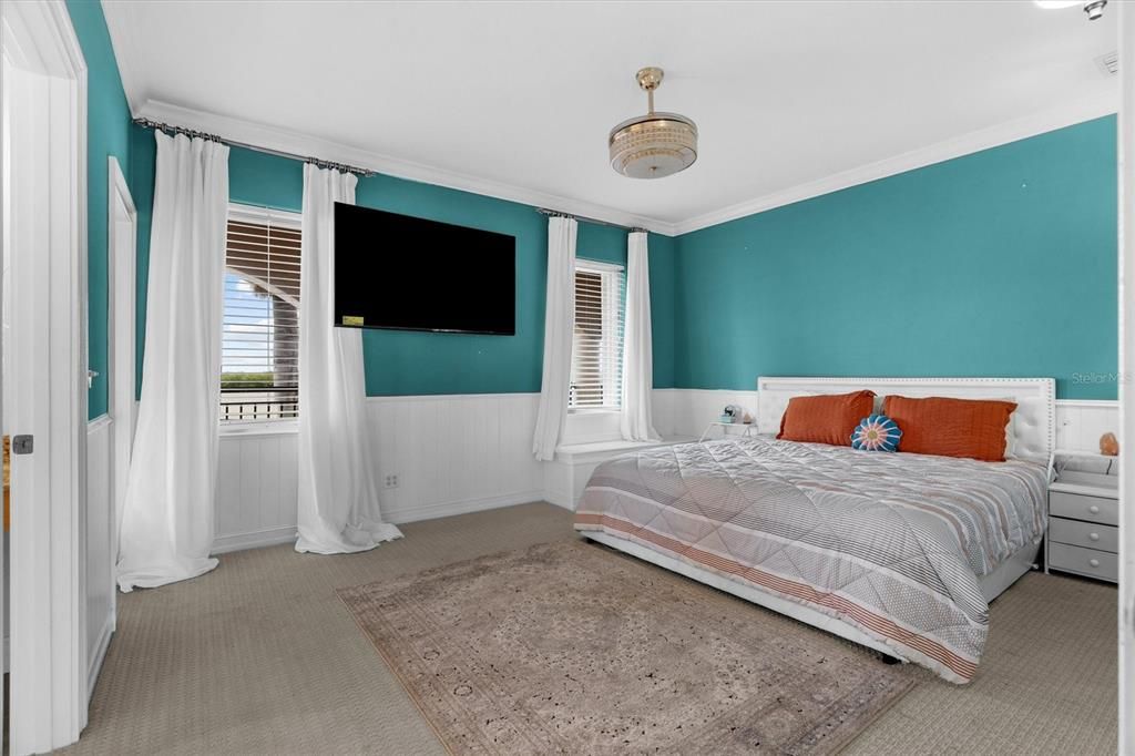 For Sale: $3,100,000 (7 beds, 5 baths, 4967 Square Feet)