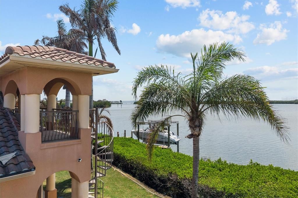 For Sale: $3,100,000 (7 beds, 5 baths, 4967 Square Feet)