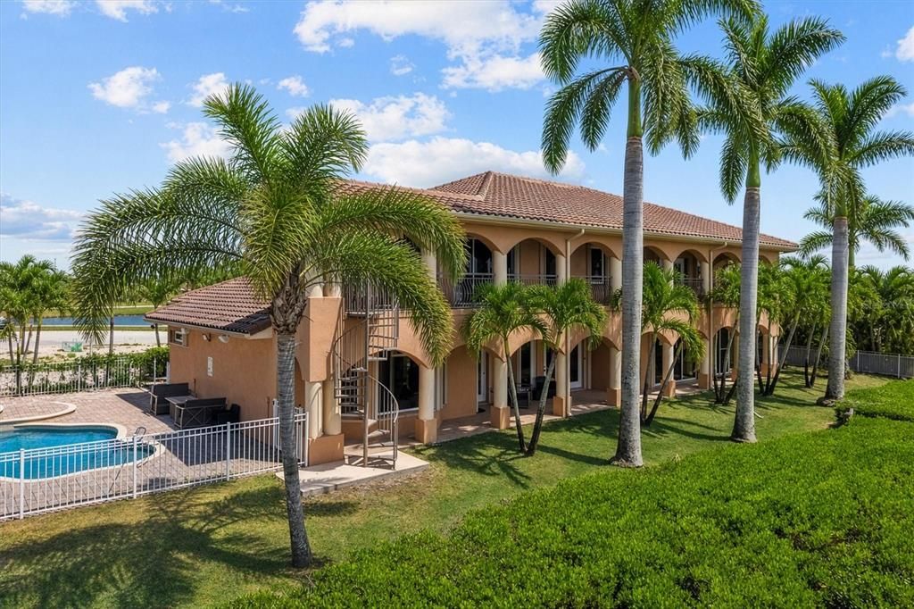 For Sale: $3,100,000 (7 beds, 5 baths, 4967 Square Feet)