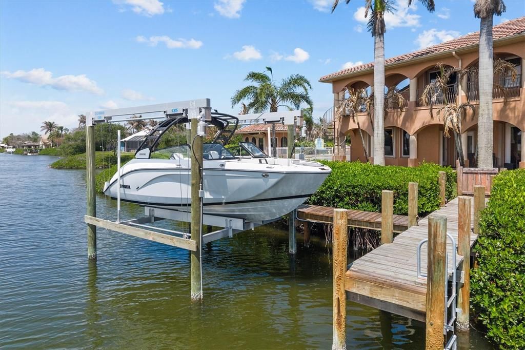 For Sale: $3,100,000 (7 beds, 5 baths, 4967 Square Feet)