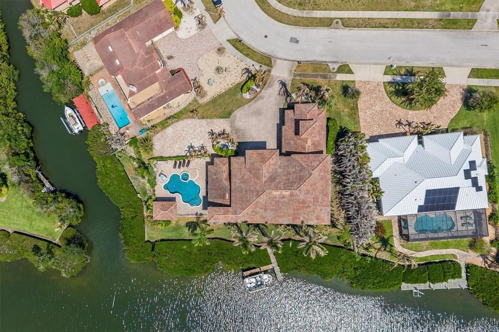 For Sale: $3,100,000 (7 beds, 5 baths, 4967 Square Feet)
