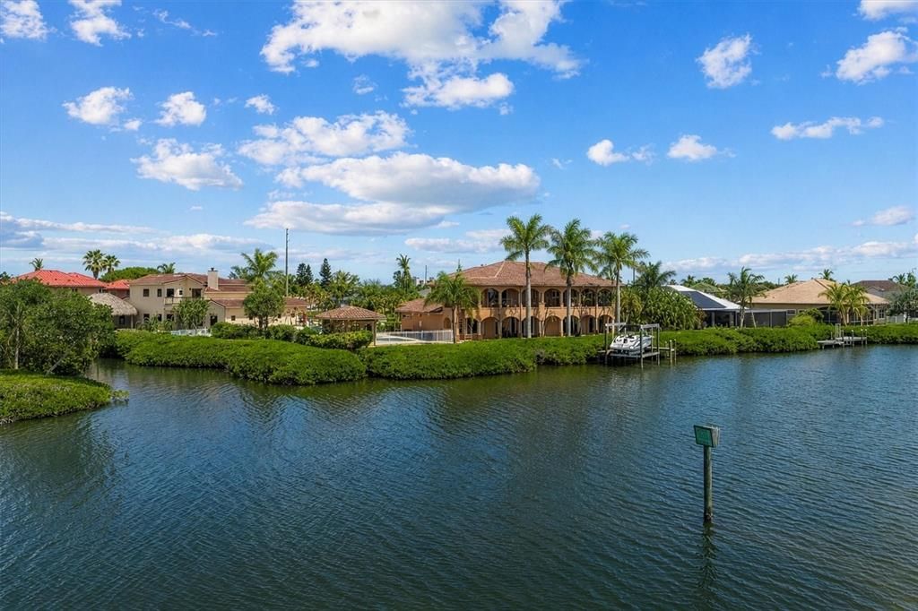For Sale: $3,100,000 (7 beds, 5 baths, 4967 Square Feet)