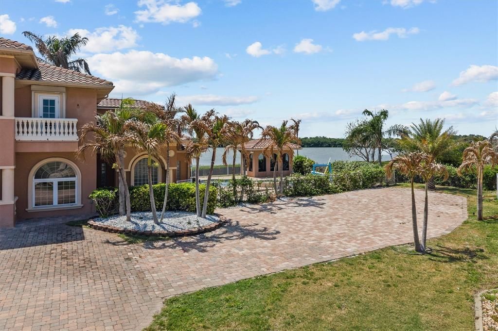 For Sale: $3,100,000 (7 beds, 5 baths, 4967 Square Feet)
