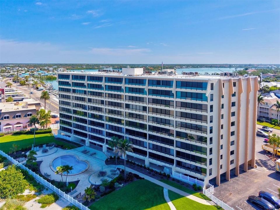For Sale: $1,275,000 (2 beds, 2 baths, 1515 Square Feet)