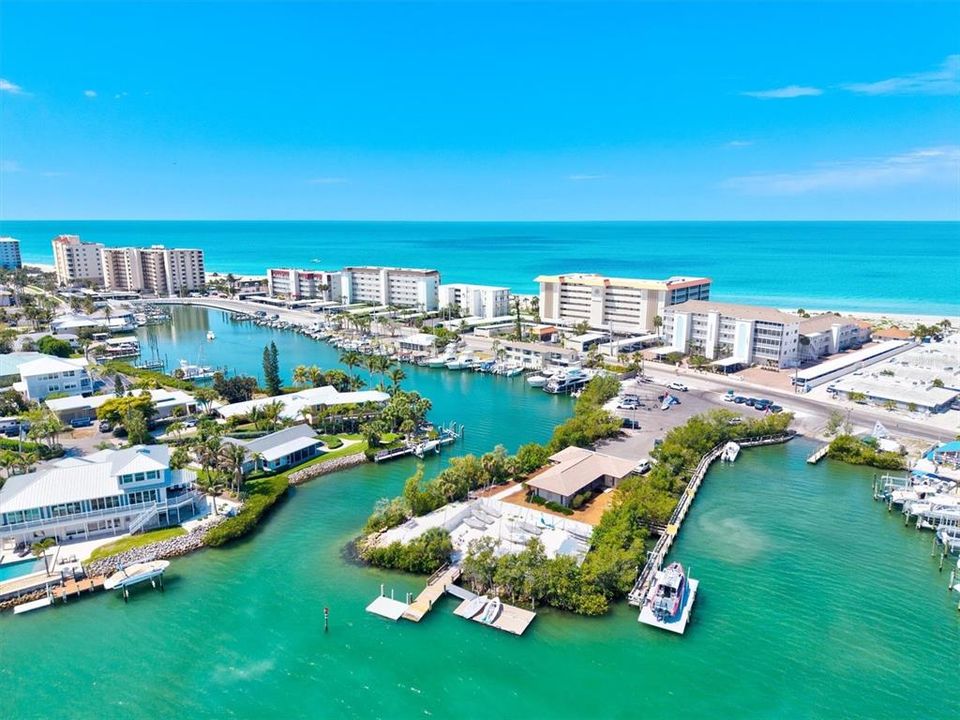 For Sale: $1,275,000 (2 beds, 2 baths, 1515 Square Feet)