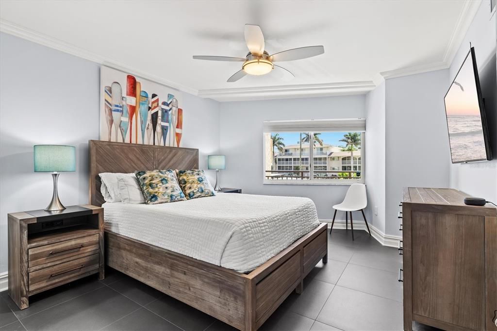 For Sale: $1,275,000 (2 beds, 2 baths, 1515 Square Feet)