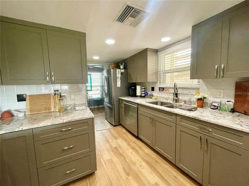 На продажу: $499,900 (2 спален, 2 ванн, 1445 Квадратных фут)