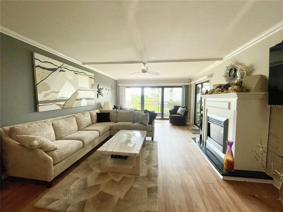 На продажу: $499,900 (2 спален, 2 ванн, 1445 Квадратных фут)