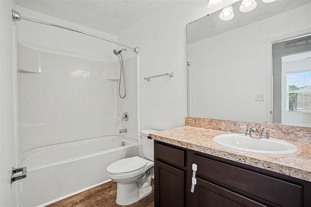 В аренду: $1,900 (3 спален, 2 ванн, 1404 Квадратных фут)