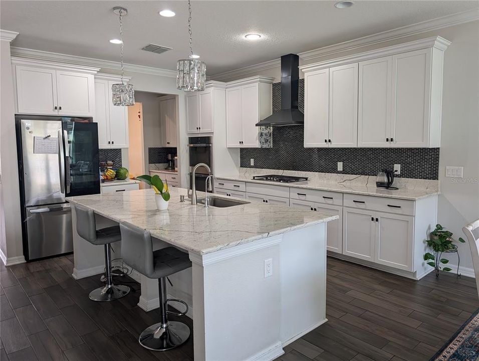 For Rent: $4,300 (5 beds, 4 baths, 3316 Square Feet)