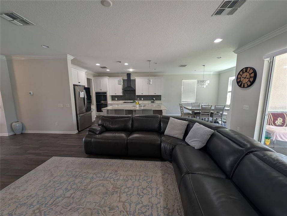 For Rent: $4,300 (5 beds, 4 baths, 3316 Square Feet)