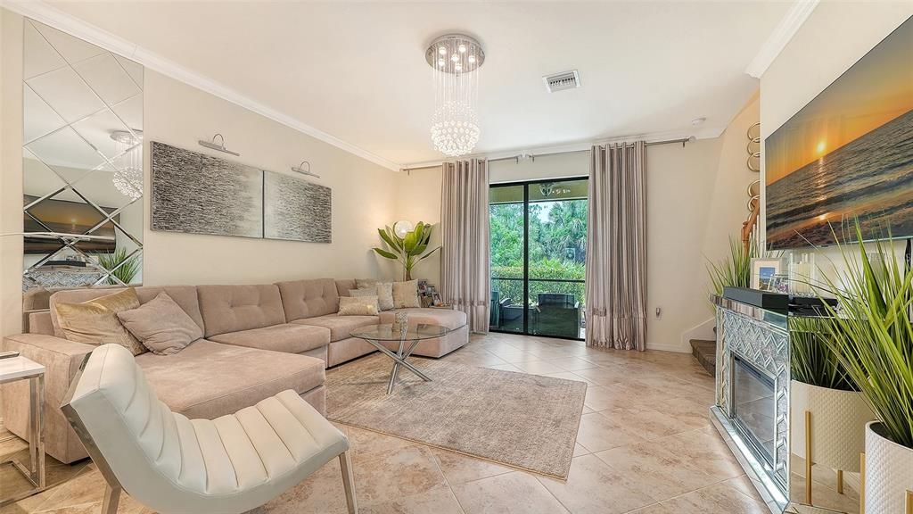 En Venta: $299,000 (3 camas, 2 baños, 1949 Pies cuadrados)